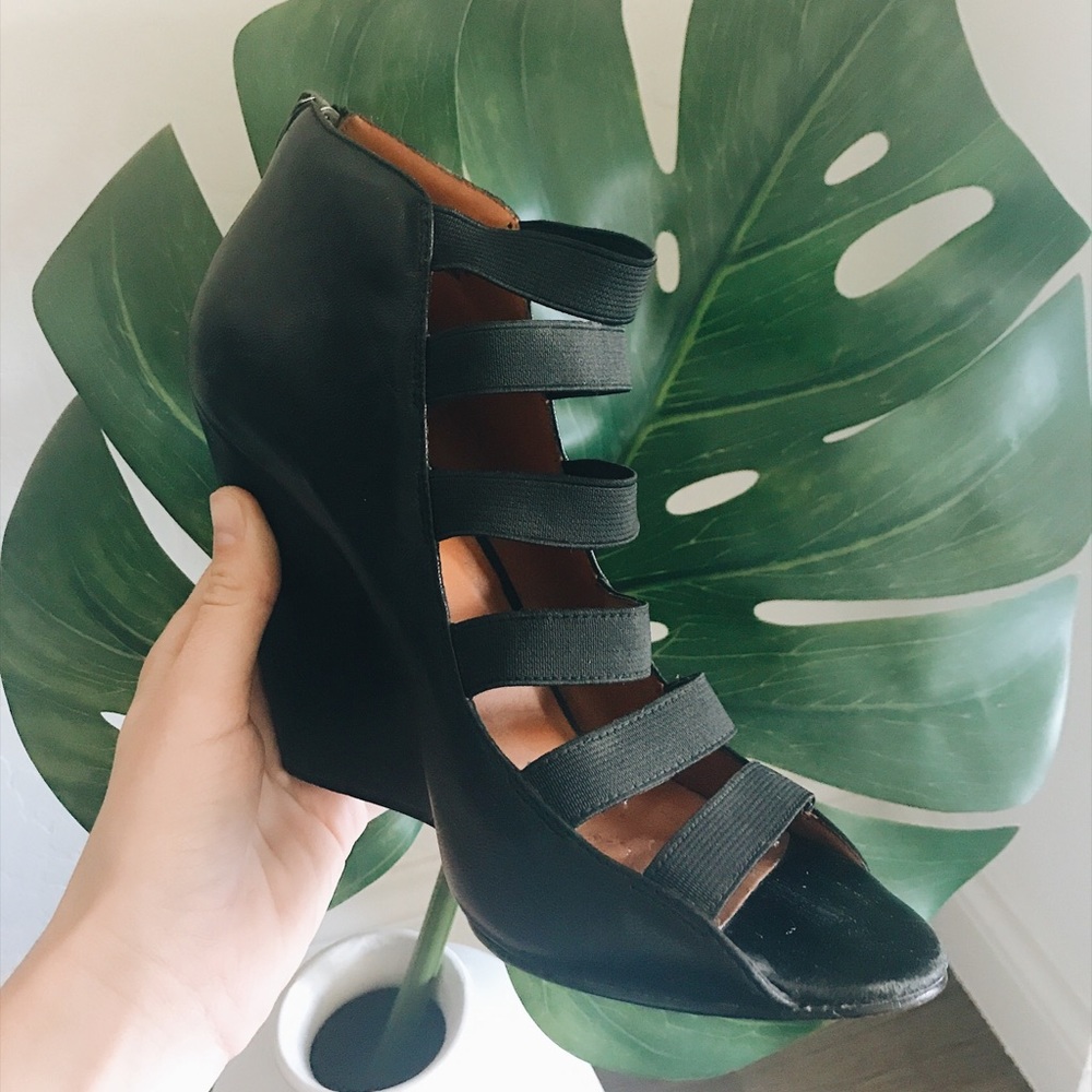 *REDUCED* Elizabeth and James leather wedge shoes